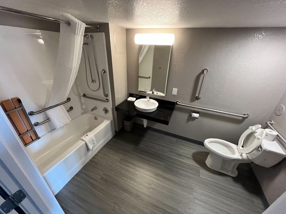 Deluxe Room, 2 Queen Beds, Accessible, Non Smoking