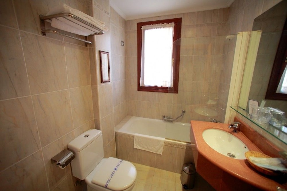 Double or Twin Room, Non Smoking, Mountain View photo 2