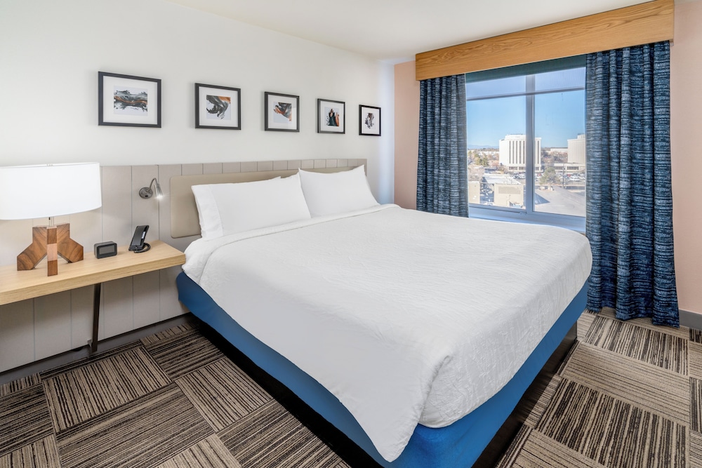 Deluxe Suite, 1 King Bed, Accessible - Photo 7