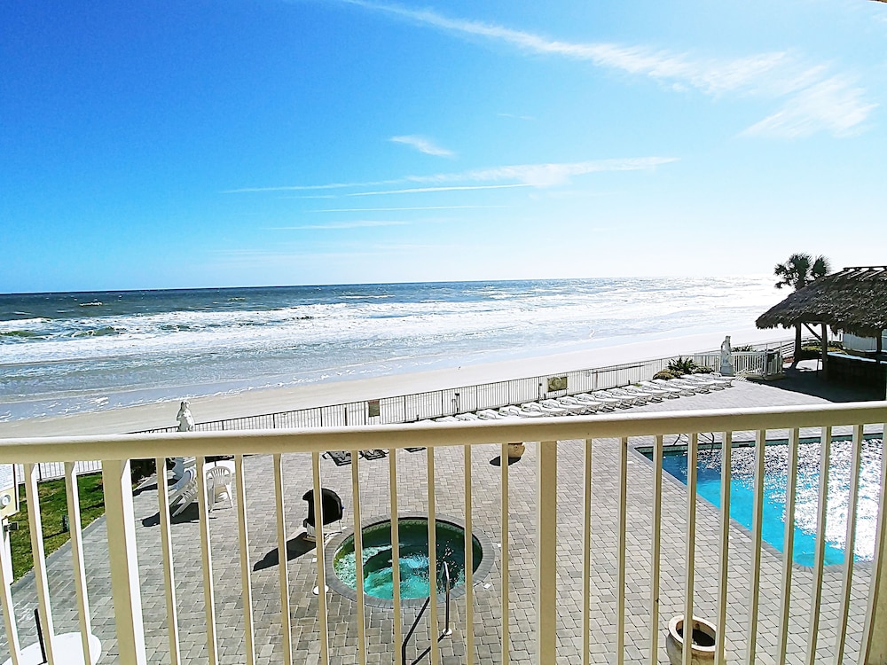 Room, 2 Queen Beds, Refrigerator & Microwave, Oceanfront - Photo 10
