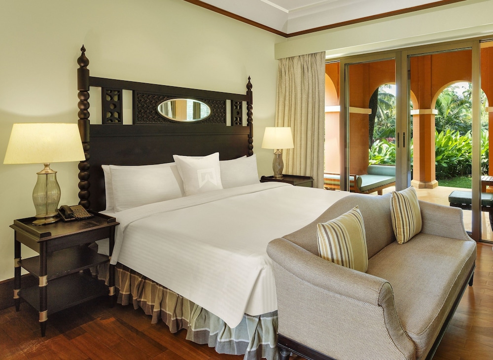 Room, Pool View - Photo 1