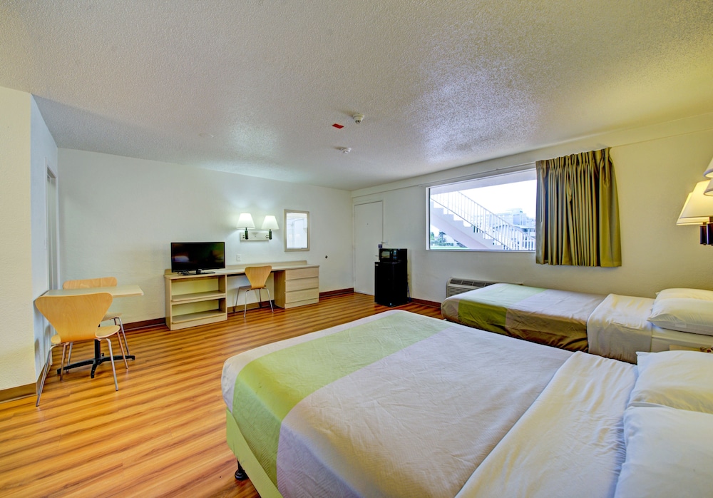 Deluxe Room, 2 Queen Beds, Accessible, Non Smoking photo 1