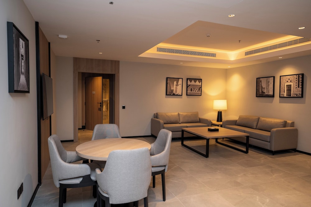 Executive Suite, 1 Bedroom - Photo 8