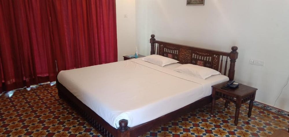 Deluxe Room - Photo 5