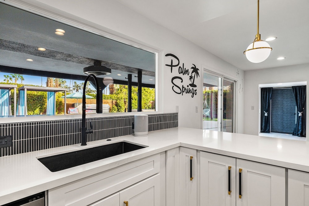 The Ritz - Luxury Home With Pool Speakeasy Bar, Billede 77