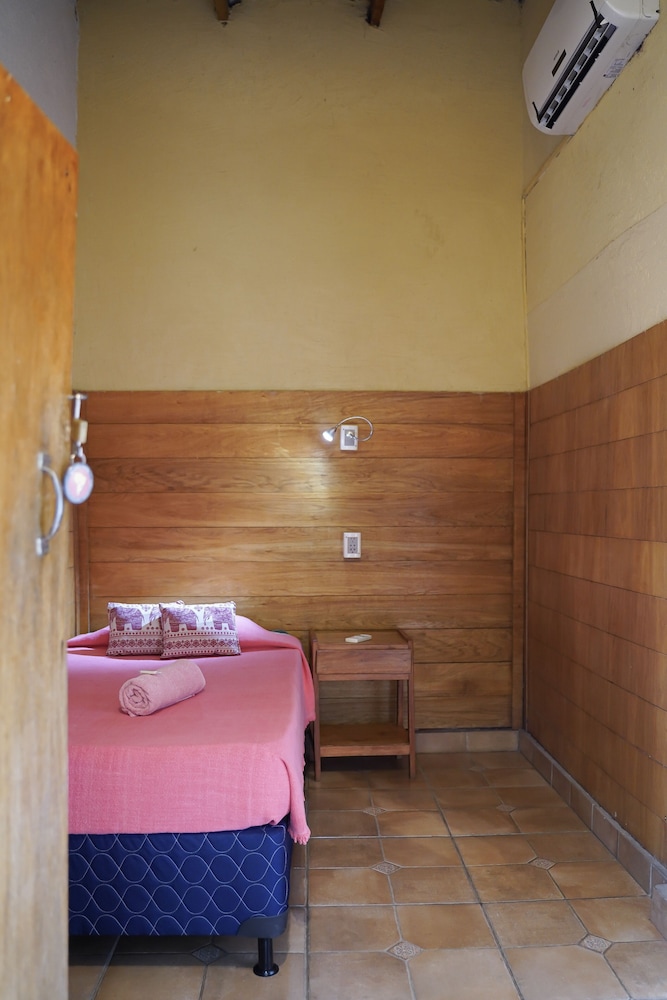 Single Room, 1 Twin Bed, Non Smoking, Shared Bathroom photo 1