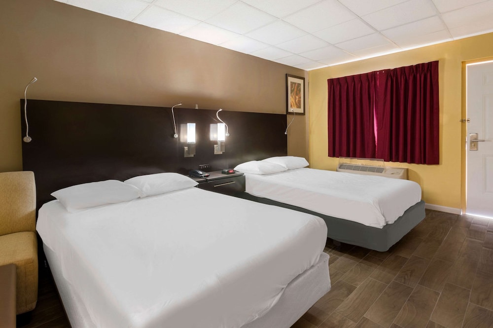 Standard Room, 2 Double Beds, Non Smoking photo 3