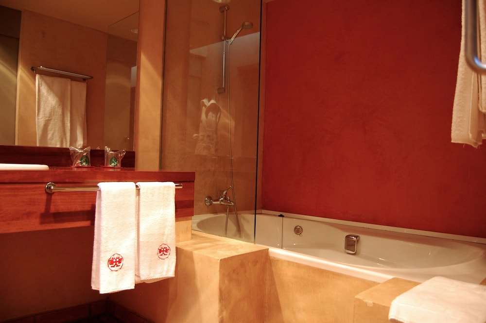 Standard Double Room - Photo 16