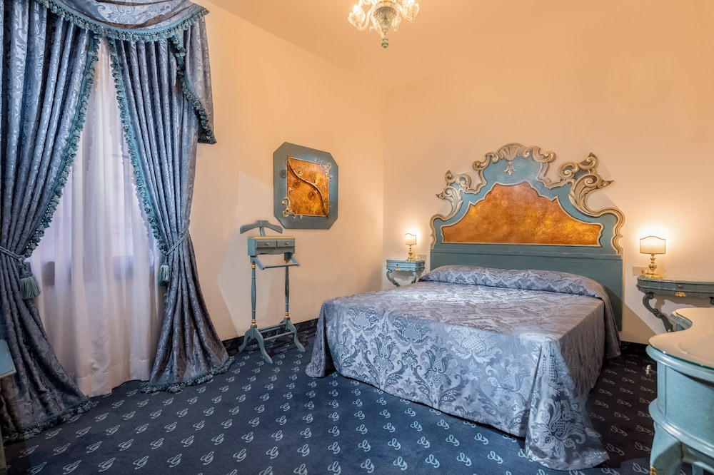 Classic Double or Twin Room