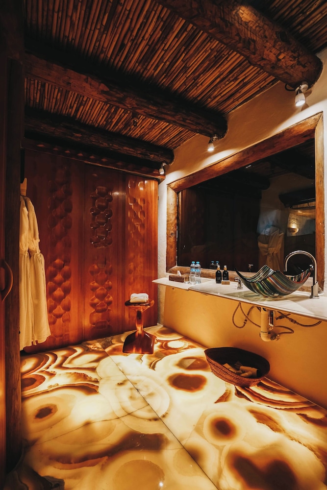 Master Suite King photo 3