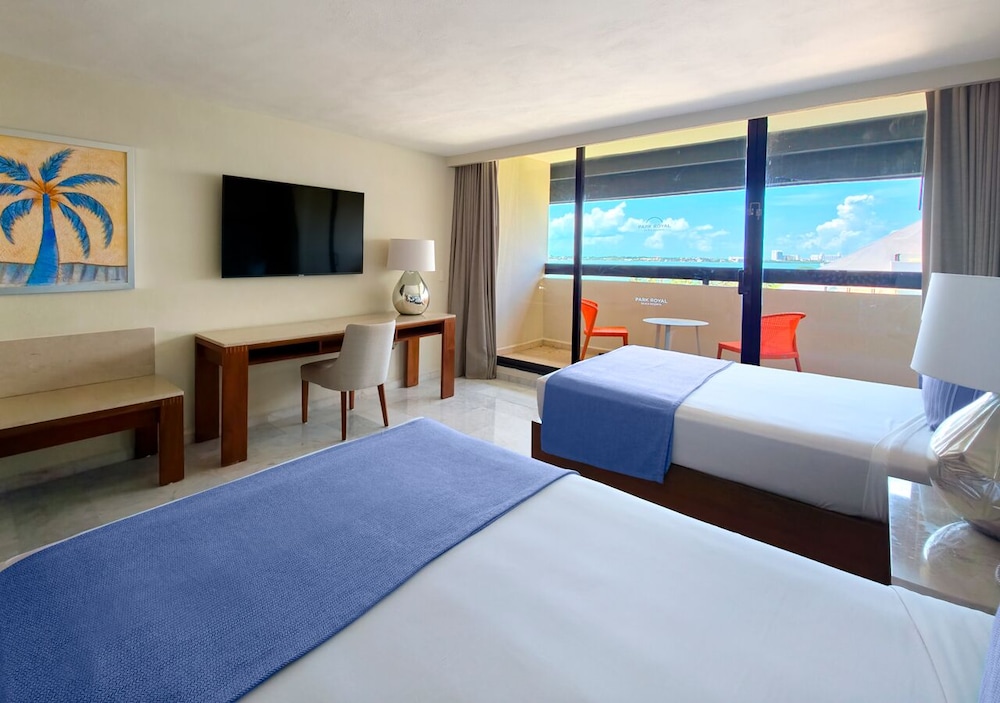 Family Suite with Balcony - Photo 7