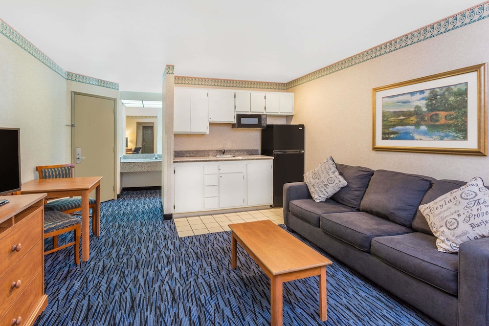 Suite, 1 King Bed with Sofa bed, Non Smoking (1 King Bed with SofaBed) - Photo 2