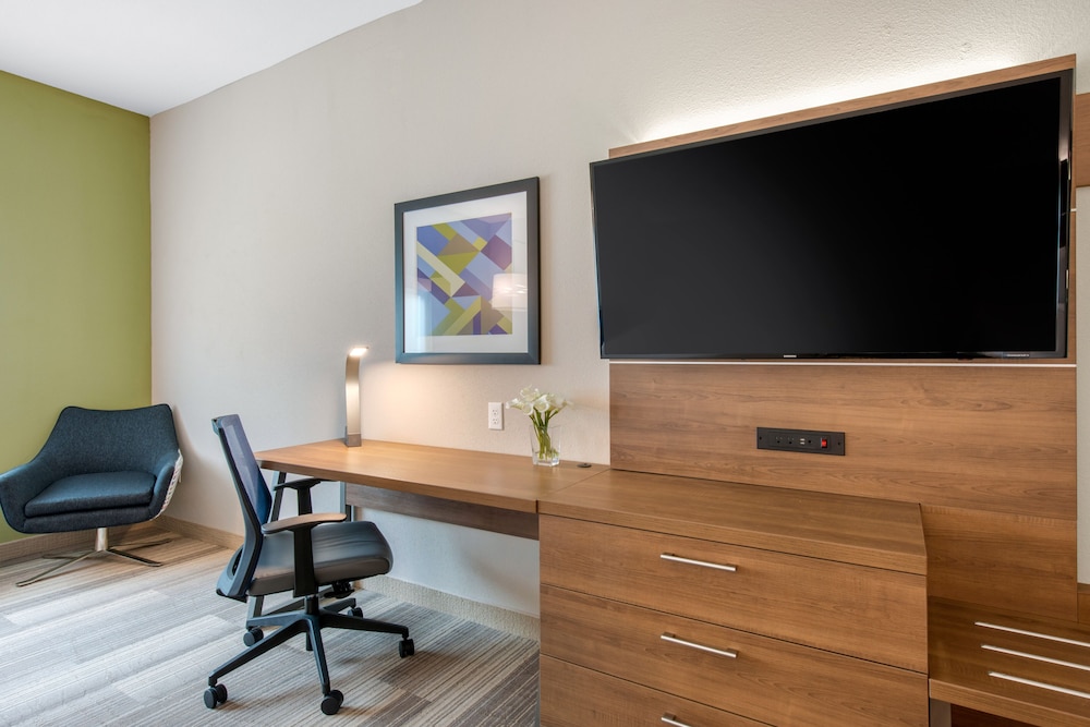 Suite, 2 Queen Beds - Photo 3