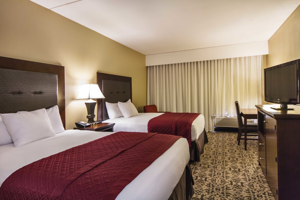 Double Room, 2 Queen Beds, Accessible - Photo 4