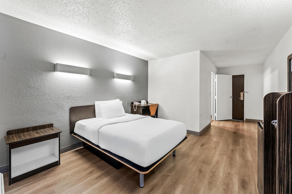 Standard Room, 1 Double Bed, Non Smoking photo 2