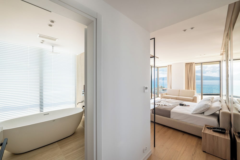 Triple Room, Hot Tub