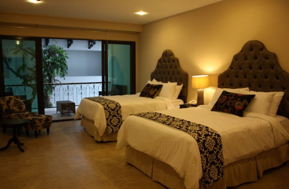 Deluxe Suite, Pool Access photo 3