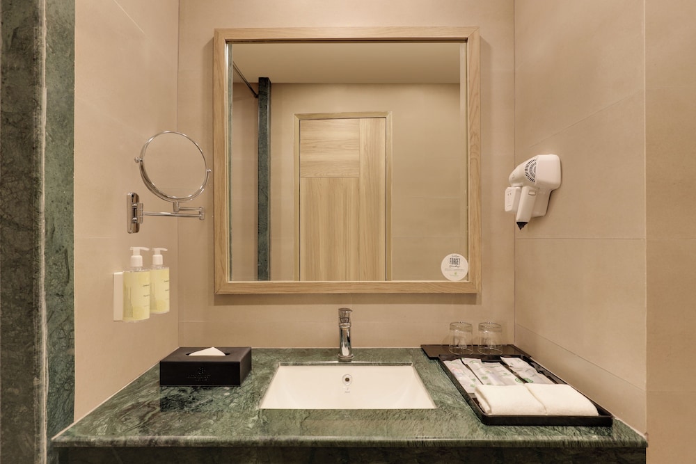 Executive Room with Mountain View - Photo 2