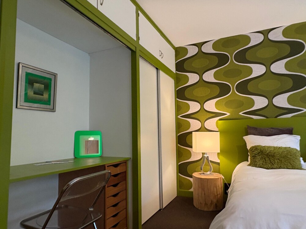 Comfort Suite, Balcony, Park View photo 3