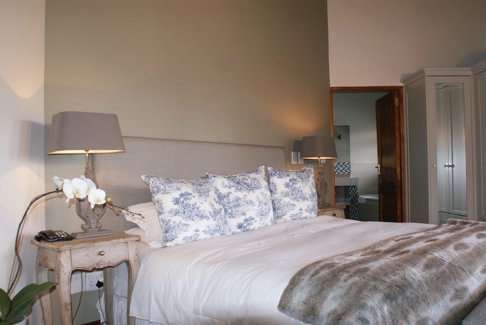 Executive Suite - Photo 2