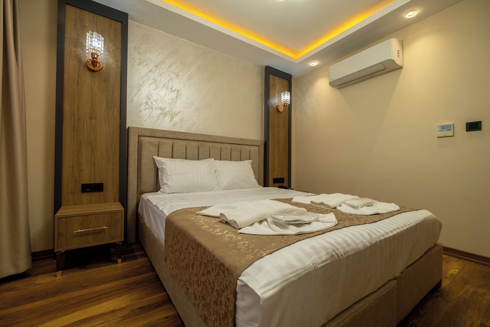 Deluxe Double Room Single Use, City View photo 3