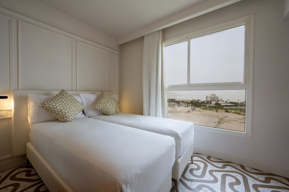Family Suite, Sea View (Newly Renovated Dead Sea-View) photo 3