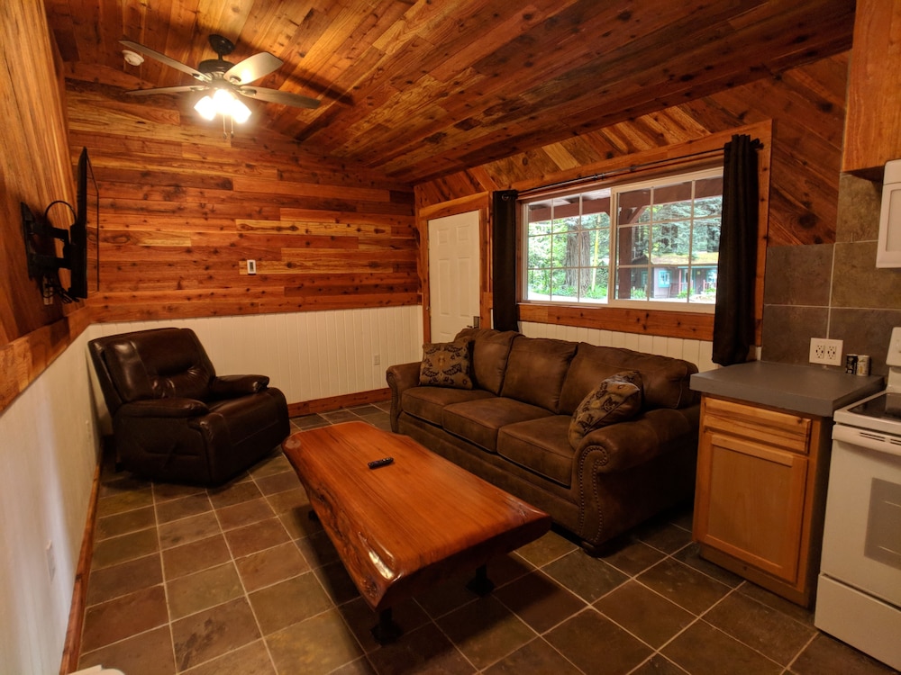 Comfort Apartment, 2 Bedrooms (no pets allowed)