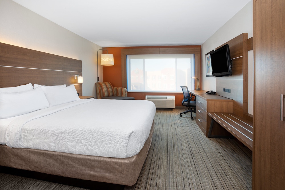 Suite, 1 King Bed, Accessible (Accessible Tub) - Photo 2