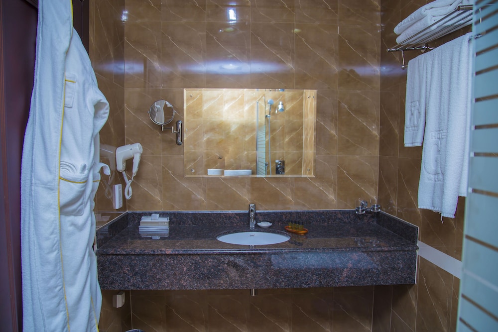 Standard Double or Twin Room - Photo 5