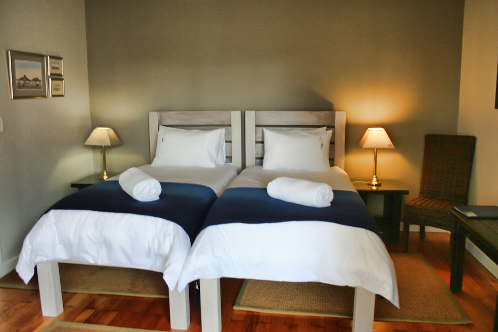 Twin Room - Photo 12