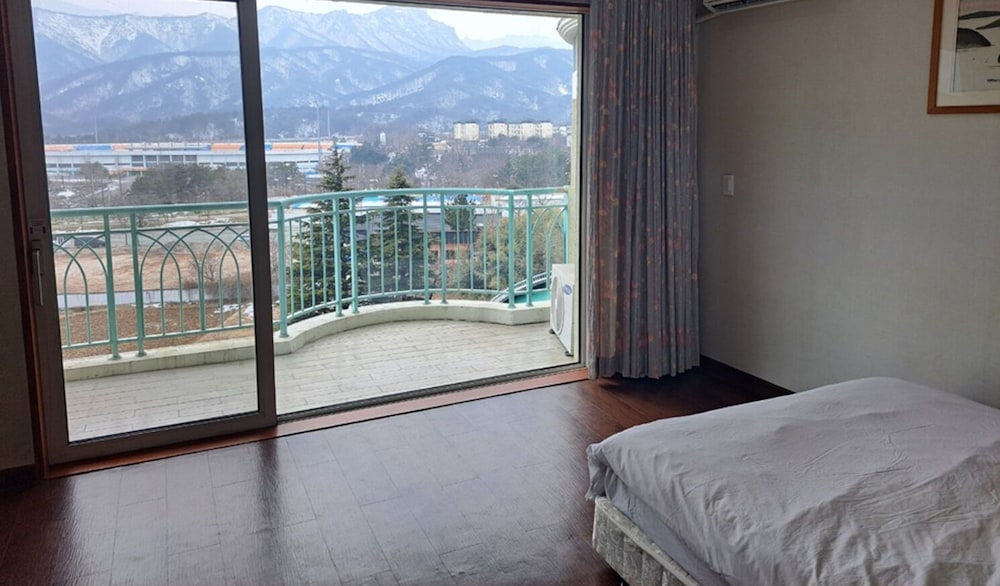 Deluxe Room (26PY / Bed or Ondol randomly assigned) photo 1