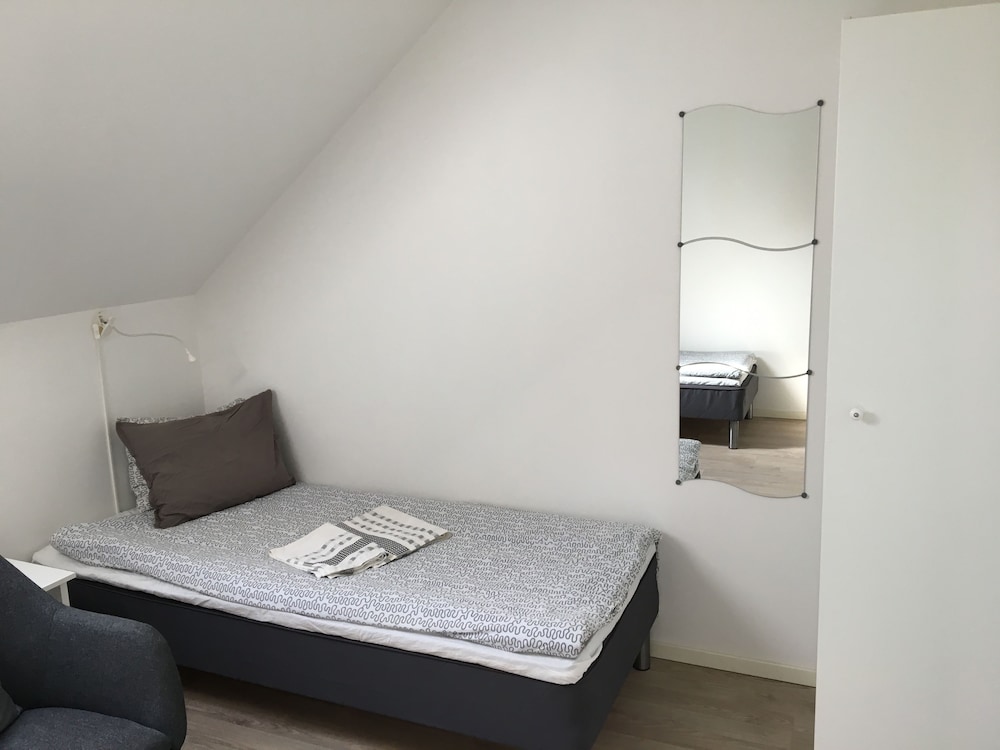 Twin Room, Shared Bathroom photo 1