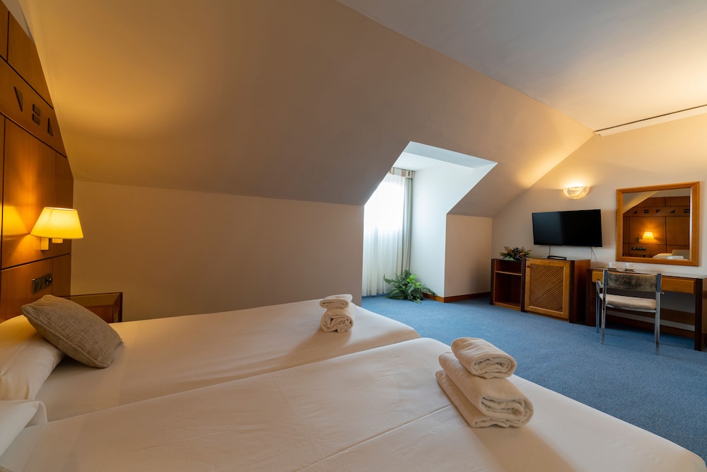 Double Room (2 adults) - Photo 6