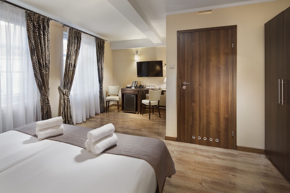 Standard Double or Twin Room - Photo 2
