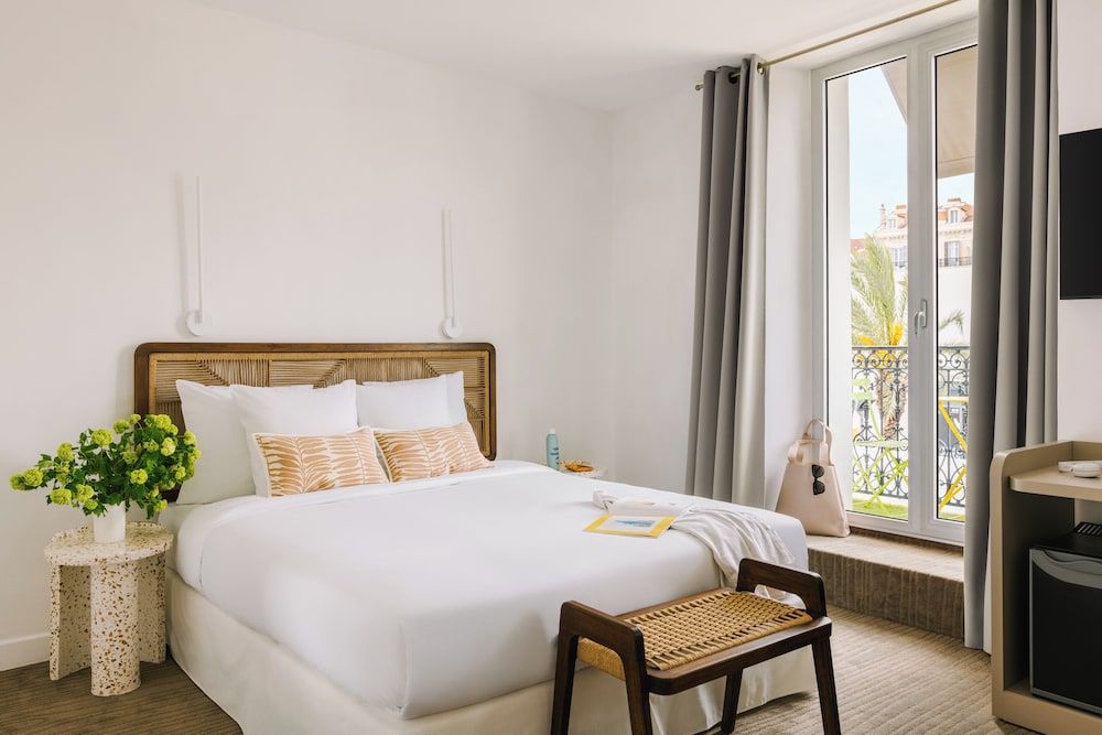 Superior Room, 1 Queen Bed, Balcony