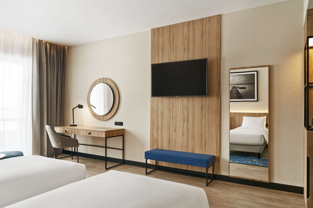 Premium Room, Non Smoking - Photo 6