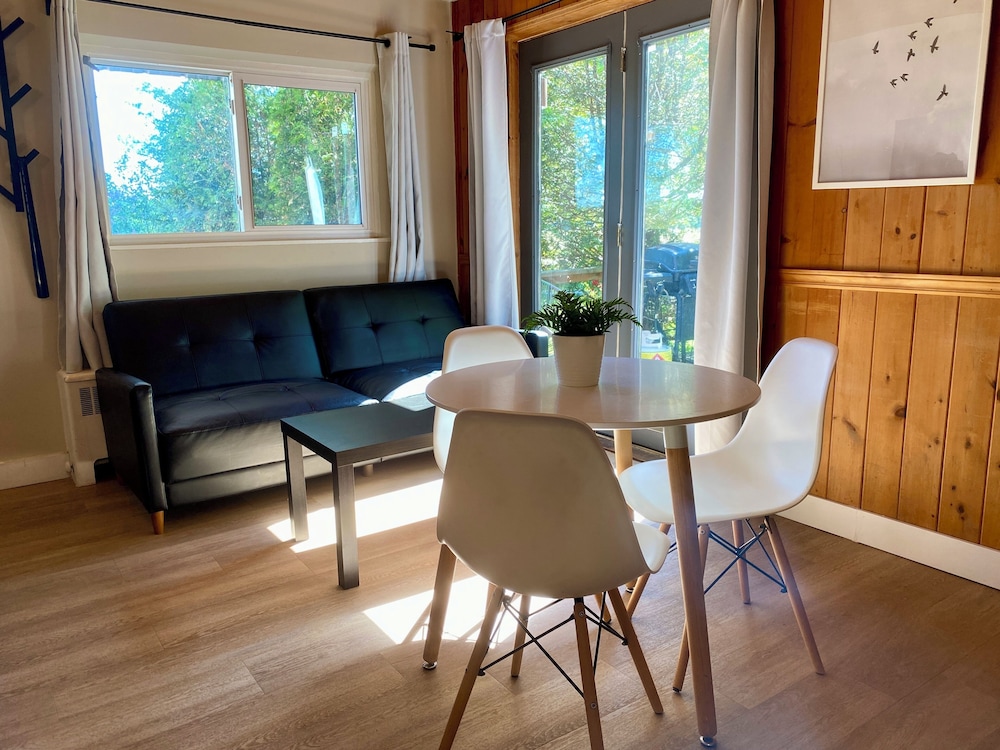 Superior Apartment, Kitchen, Pool View photo 2
