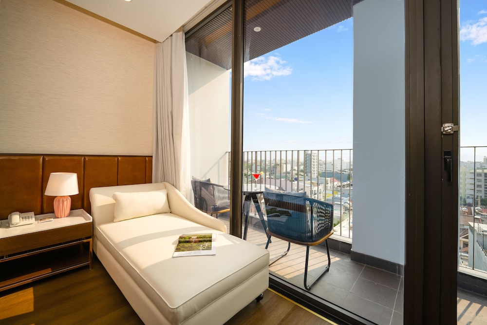 Deluxe Balcony City View include Afternoon Tea - Photo 4