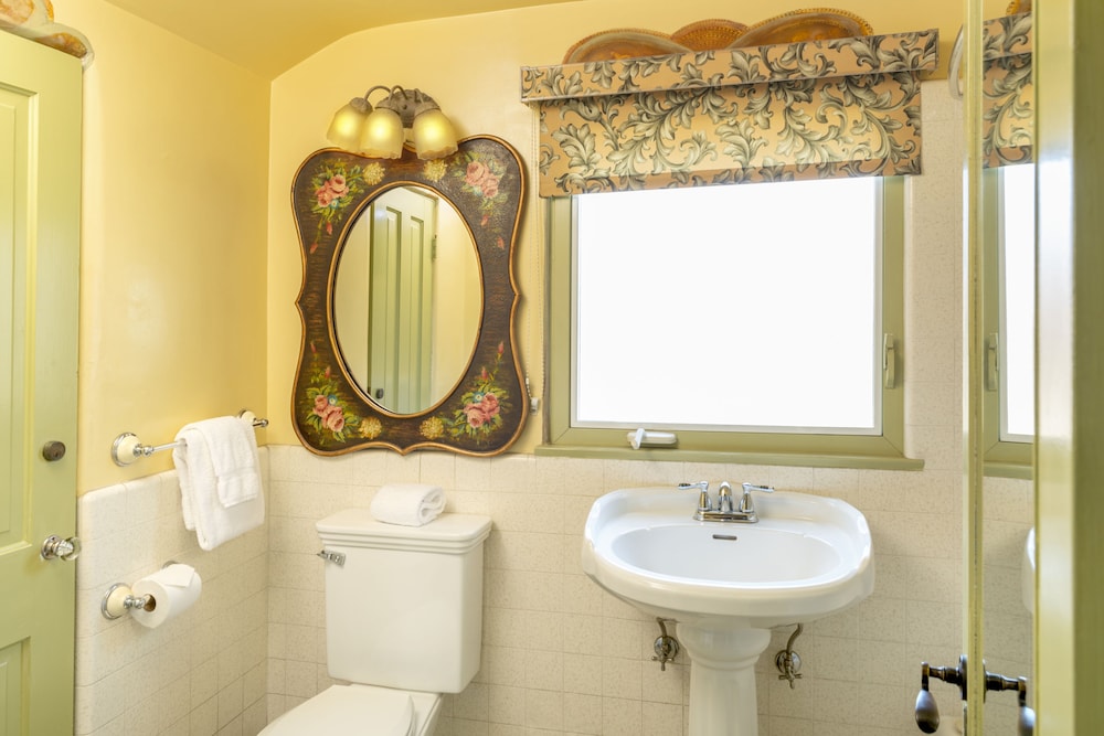 Deluxe Room, 1 King Bed (VICKERS ESTATE OCEAN VIEW KING) - Photo 4