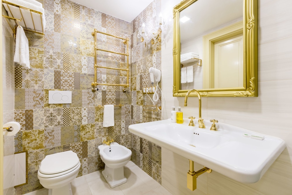Signature Suite Mucha