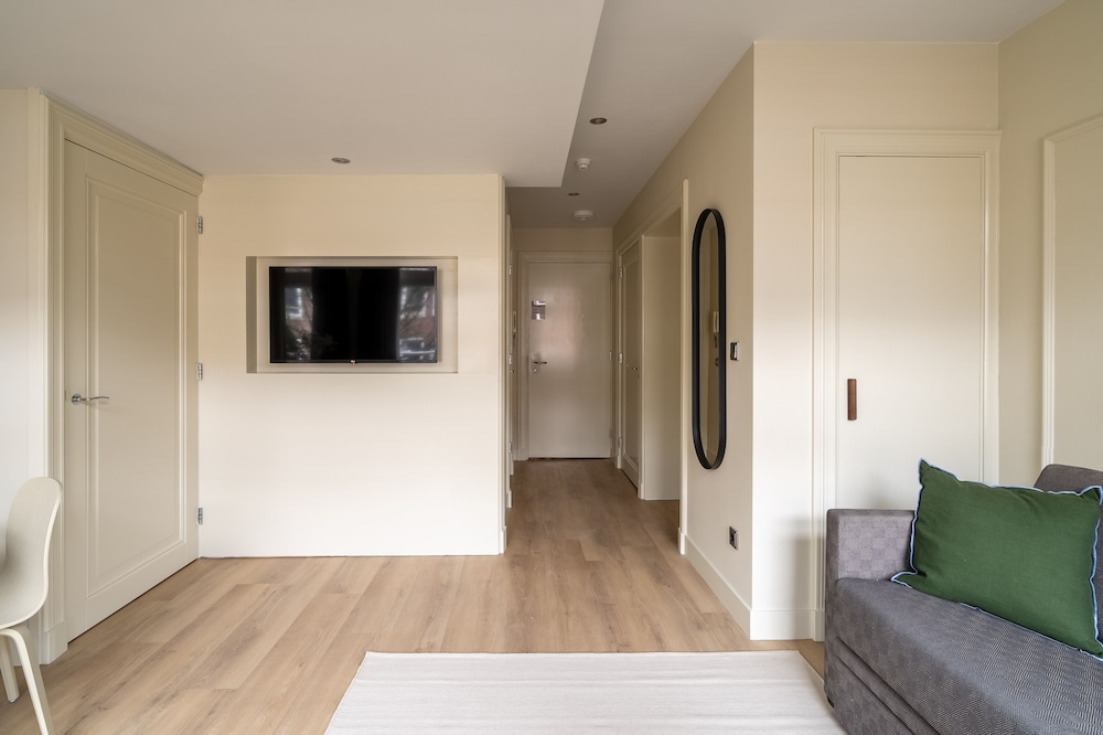 1 Bedroom Apartment with AC and Sofa Bed photo 3