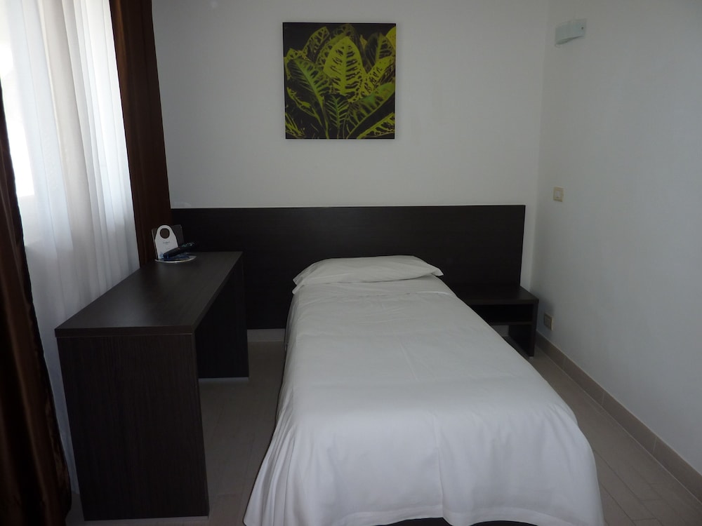 Single Room photo 3