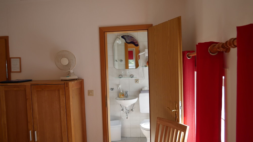 Double Room, 1 Queen Bed photo 2