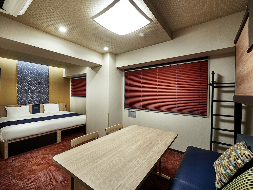 Superior King Room, Non Smoking - Photo 9