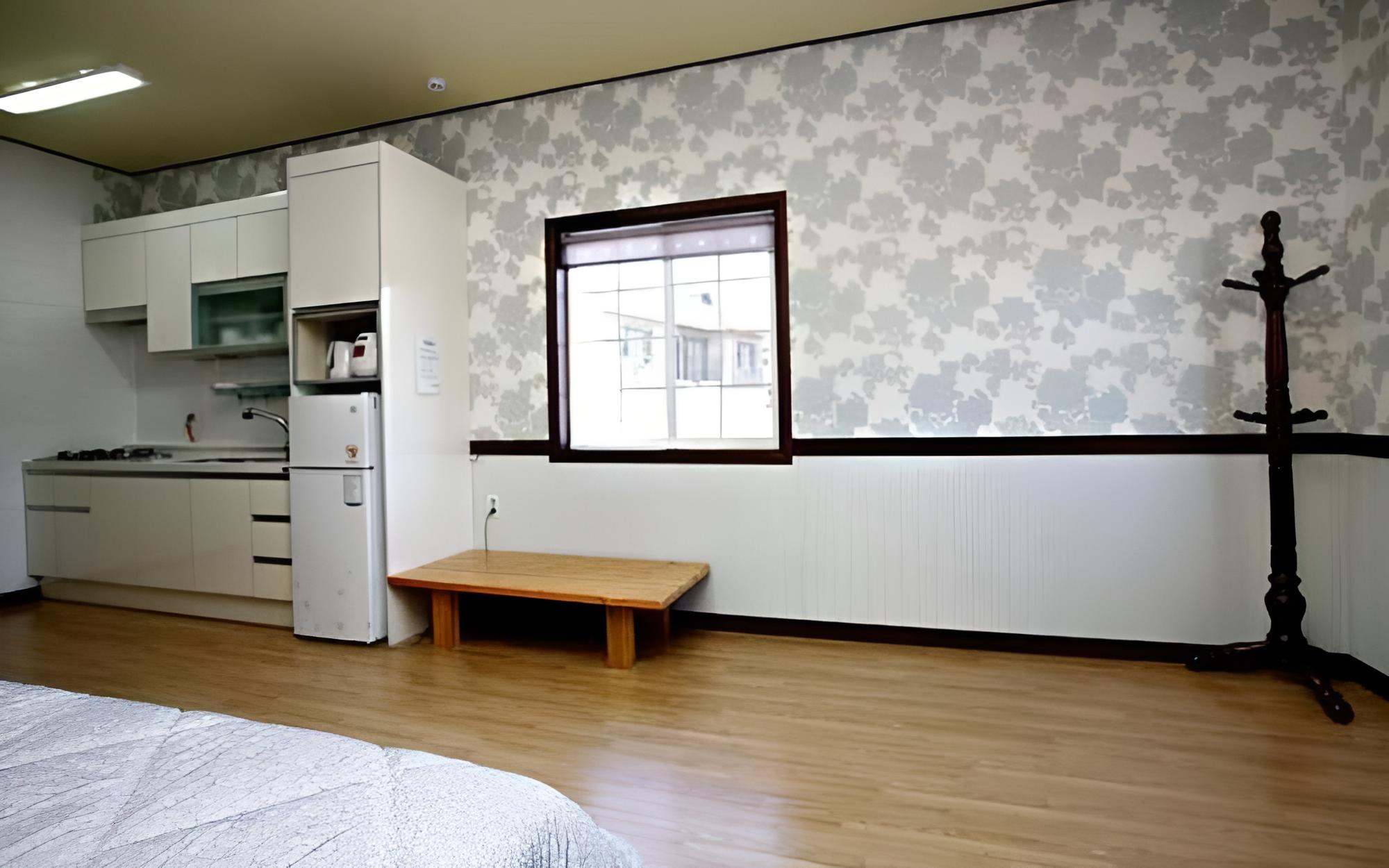 Room (Room 101) - Photo 3