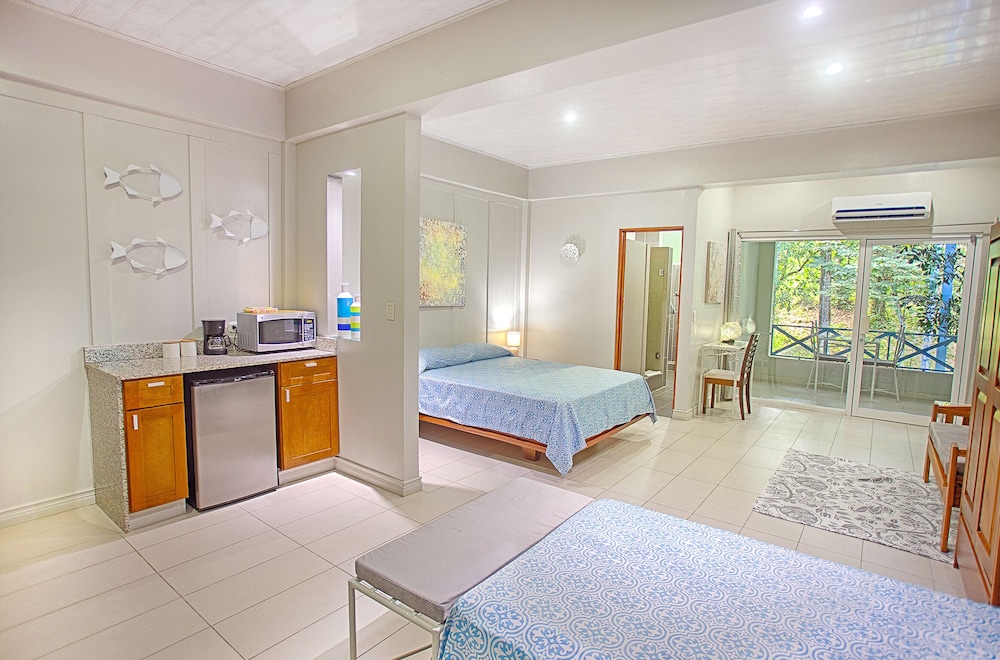 Suite, 2 Queen Beds photo 3