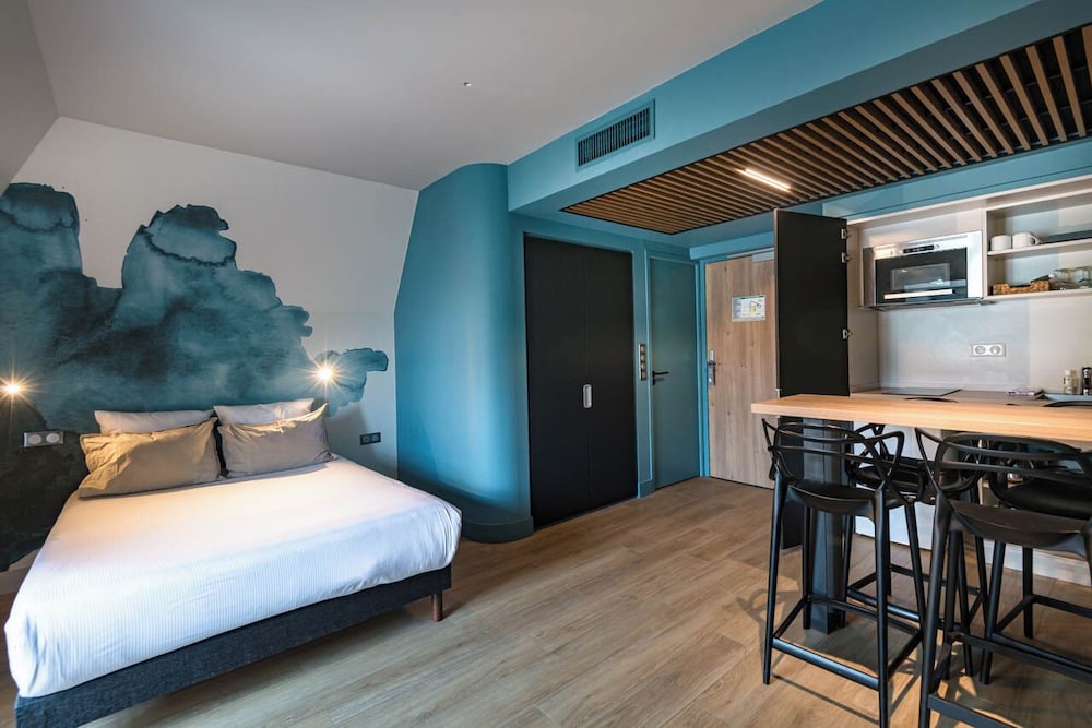 Duplex, Kitchenette