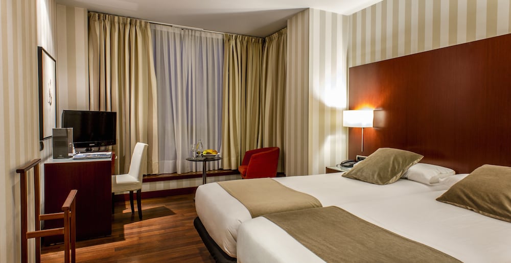 Double Room (With An Extra Bed) photo 2