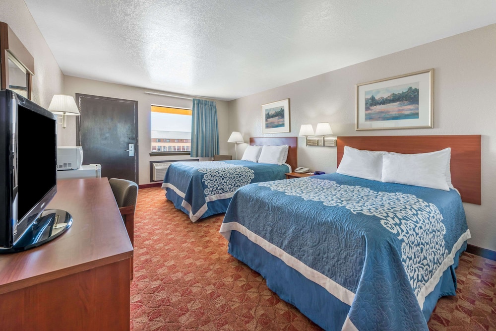 Room, 2 Double Beds, Smoking - Photo 1