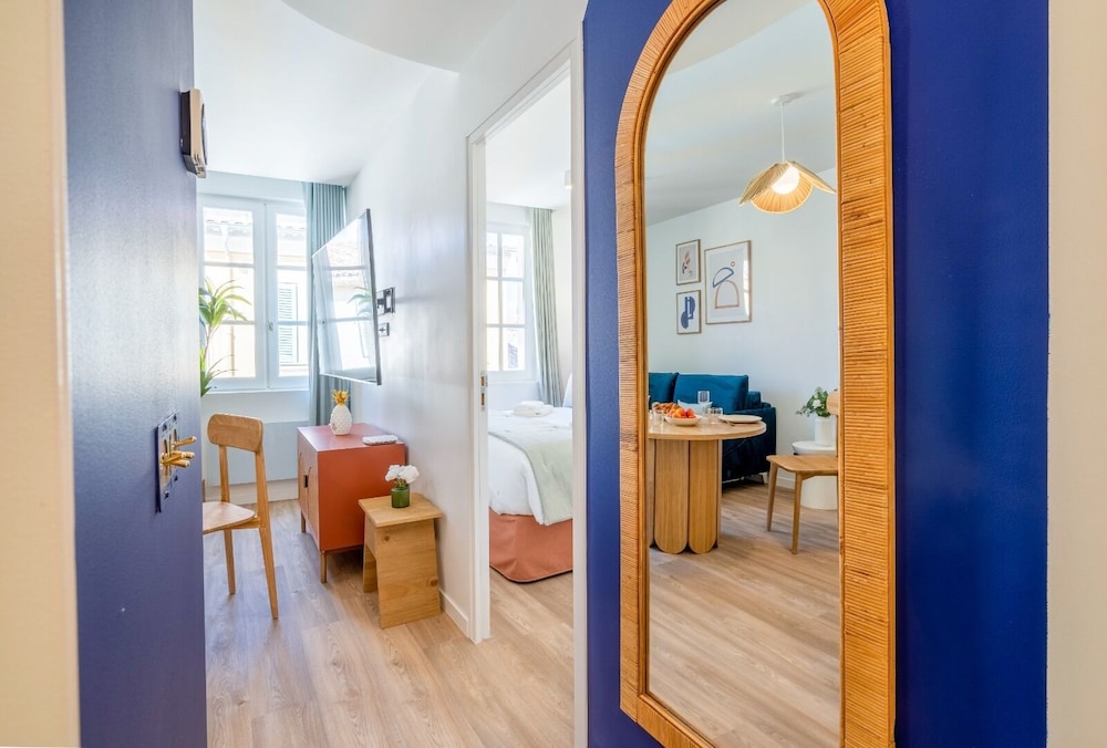 City Apartment (AM-14-FENIERS-4) photo 1